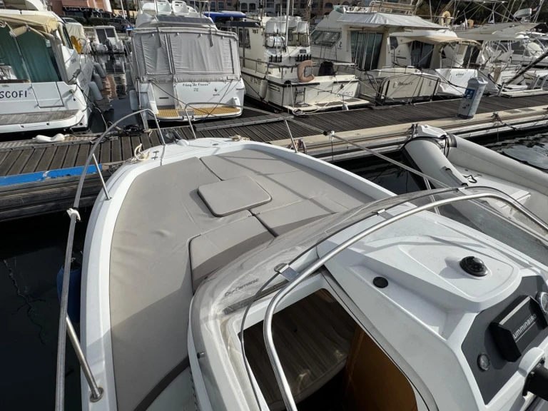 Louez un Jeanneau Cap Camarat 7.5 WA Serie 2 à Empuriabrava