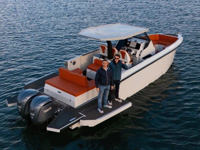 Bateau à moteur à louer à Herceg Novi au meilleur prix