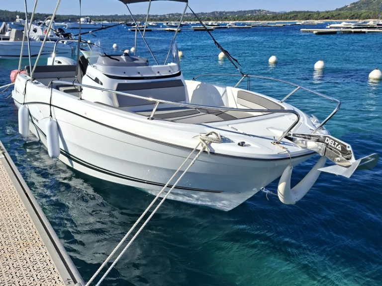 Louer Bateau à moteur avec ou sans skipper Jeanneau à Porto-Vecchio