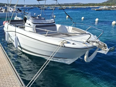 Motorboot mit oder ohne Skipper Jeanneau mieten in Porto-Vecchio