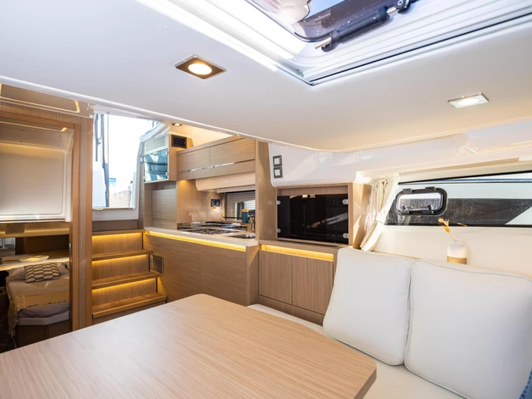 Location bateau Jeanneau Cap Camarat 12,5 WA à Herceg Novi sur Samboat