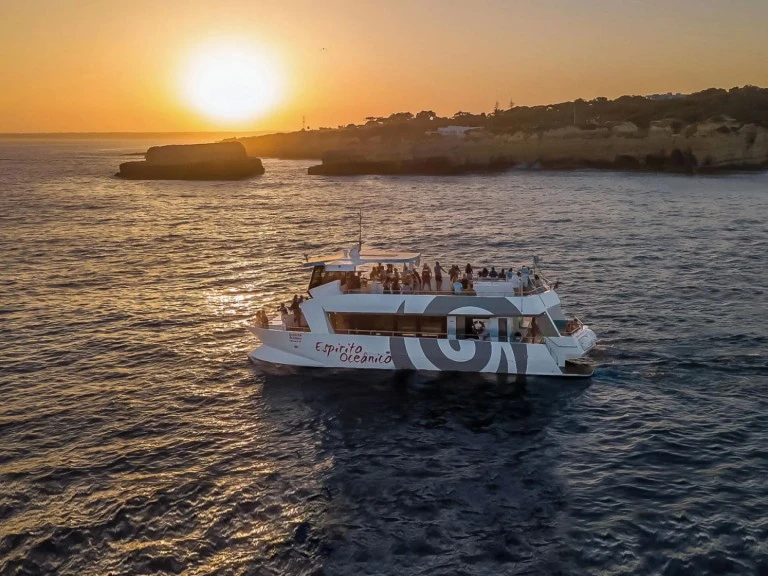 Louez un Catamaran Custom à Portimão