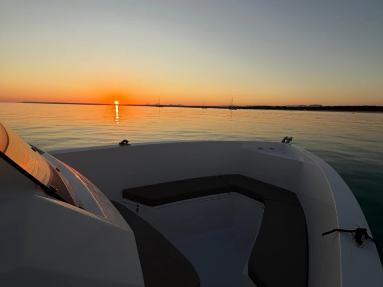 Bateau à moteur à louer à Sa Ràpita au meilleur prix