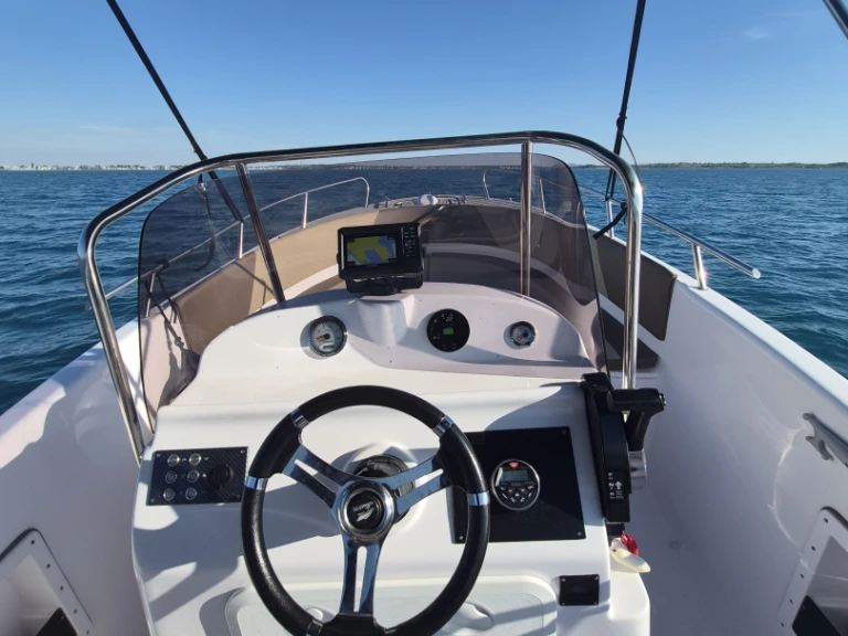 Louer Bateau à moteur avec ou sans skipper Insidias Marine à Nin