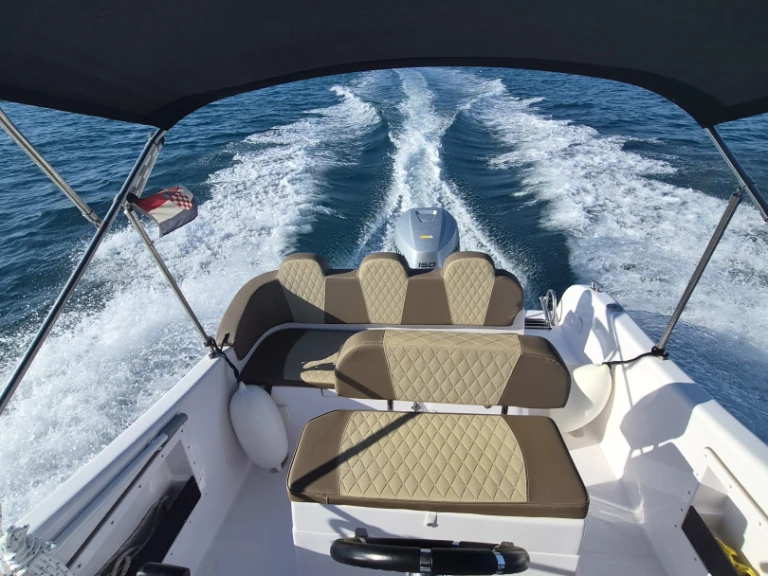 Bateau à moteur à louer à Nin au meilleur prix