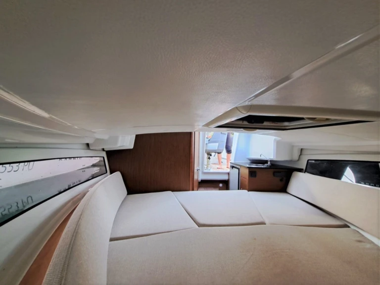 Bateau à moteur à louer à Pula au meilleur prix