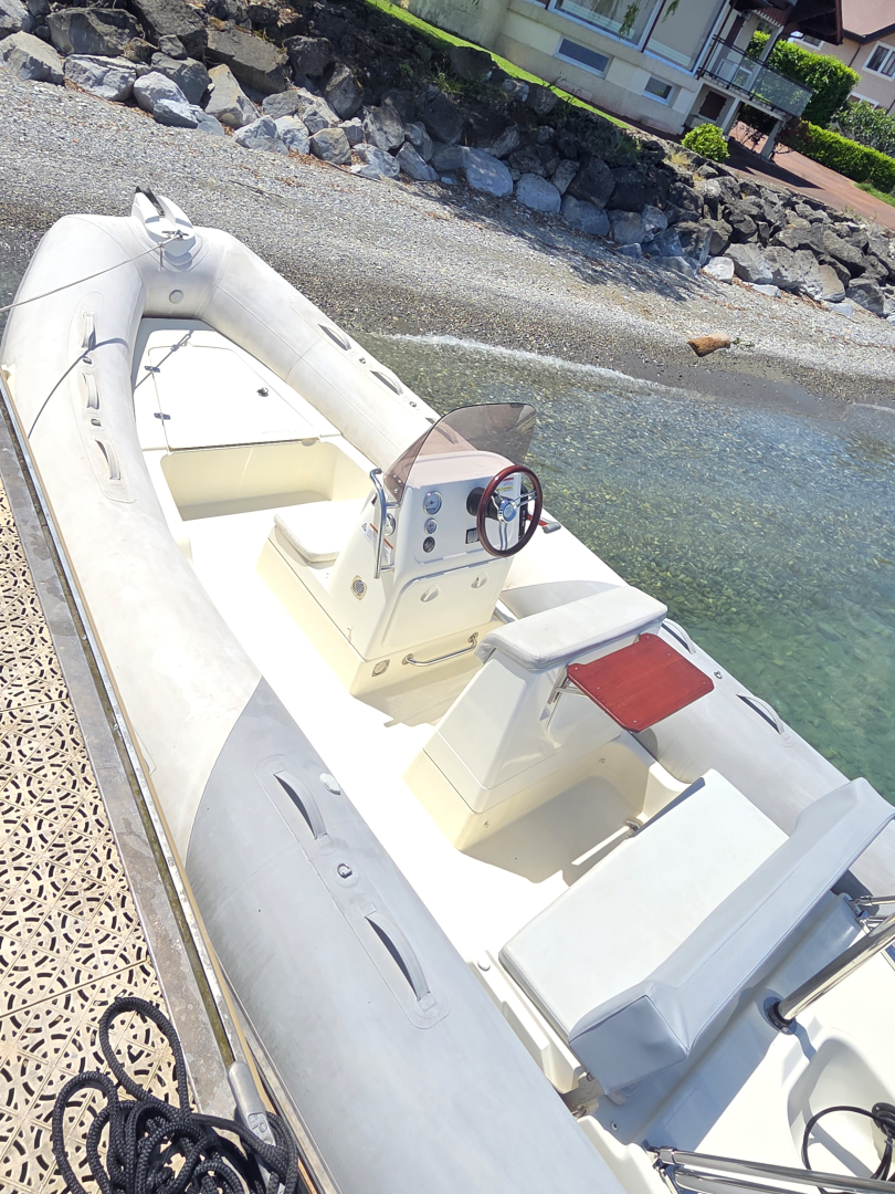 Louez un Zodiac Medline 580 à Évian-les-Bains