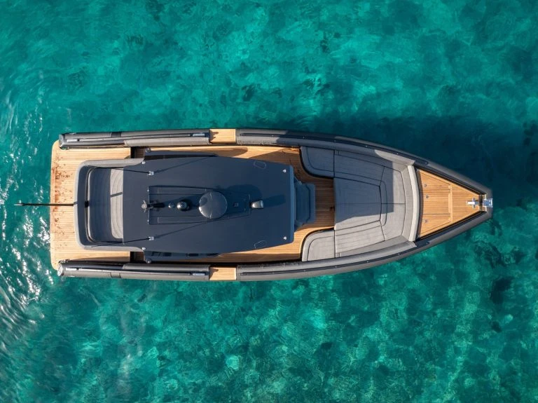 Louer Semi-rigide avec ou sans skipper Novamarine à Porto Rotondo