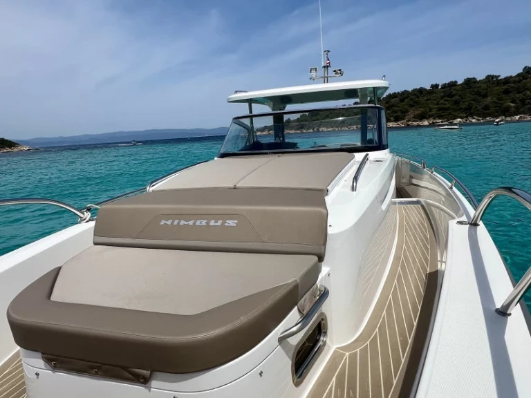 Louer Bateau à moteur avec ou sans skipper Nimbus à Nice