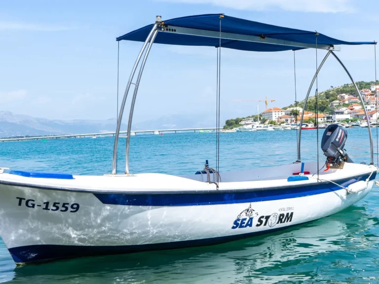 Louez un  Motorboat à Trogir