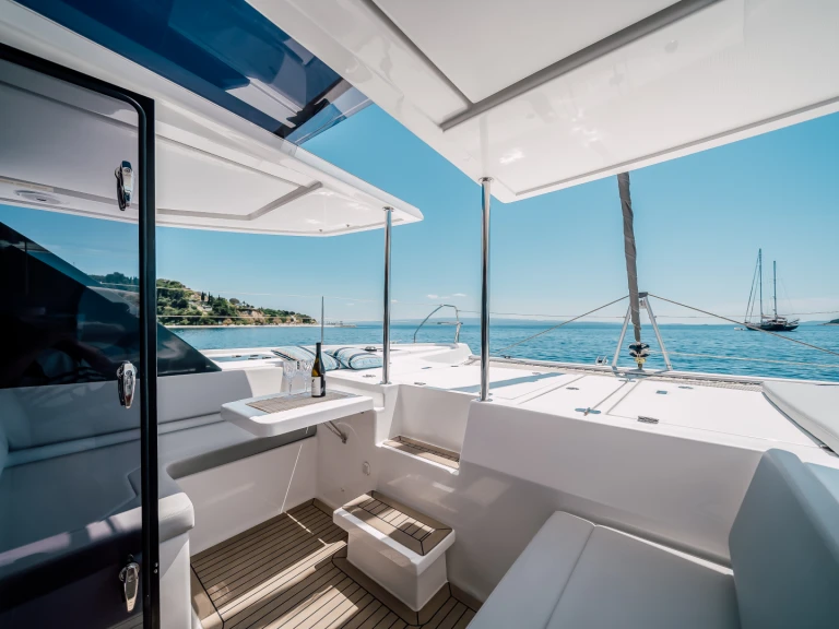 Catamaran à louer à Jezera au meilleur prix