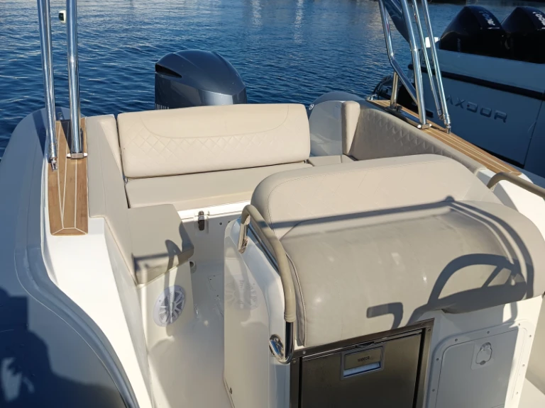 Louez un Capelli Tempest 775 à Ajaccio