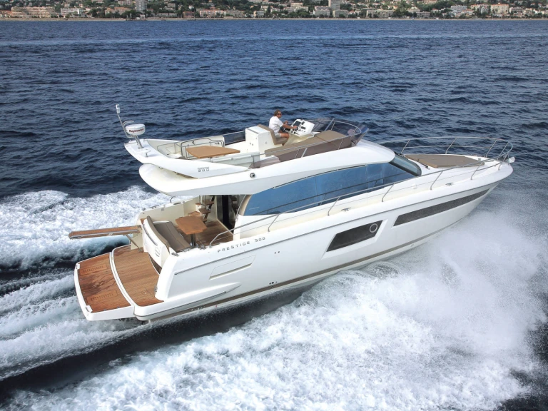 Location Yacht à Vieux Port Golfe-Juan - Jeanneau Prestige 500 Fly