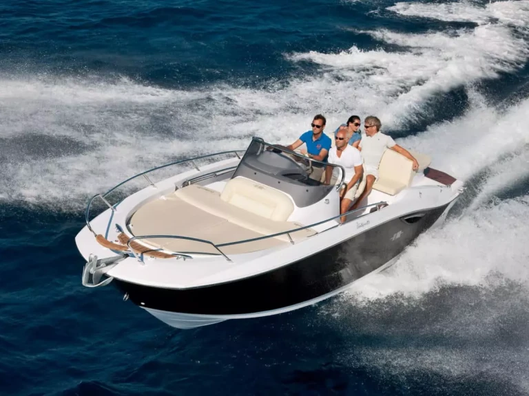 Bateau à moteur à louer à Trogir au meilleur prix