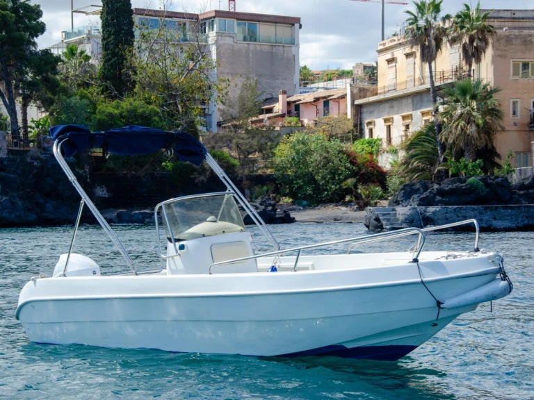 Location bateau Catane pas cher Charro 555