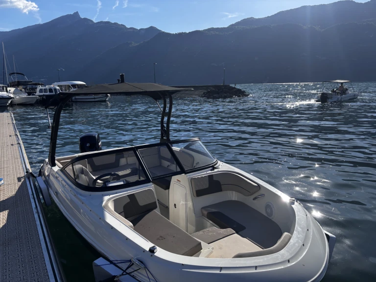 Bateau à moteur à louer à Aix-les-Bains au meilleur prix