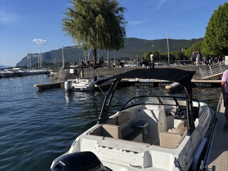 Bayliner VR4 a louer à Aix-les-Bains