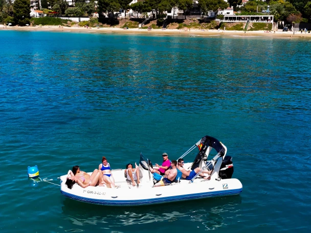 Location Bateau à moteur à Roses - Zodiac Medline II