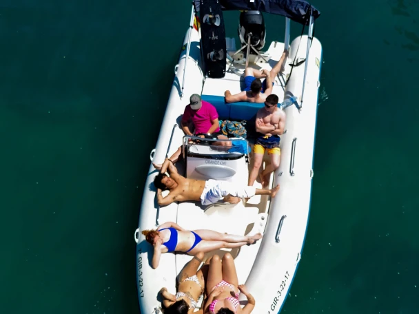 Location Bateau à moteur à Roses - Zodiac Medline II