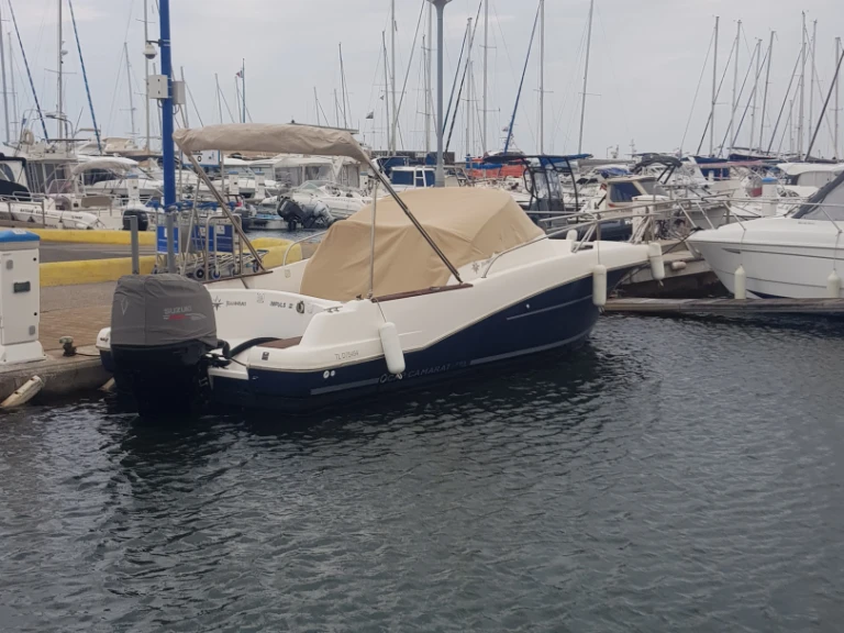 Louez un Jeanneau Cap Camarat 7.5 WA à Martigues