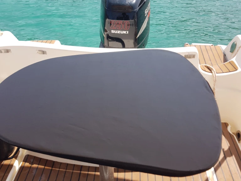 Location Bateau à moteur à Martigues - Jeanneau Cap Camarat 7.5 WA