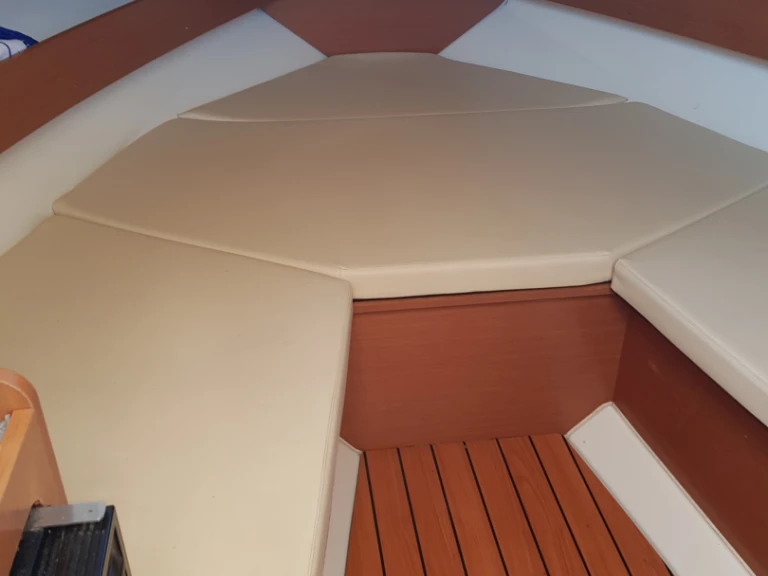 Location bateau Jeanneau Cap Camarat 7.5 WA à Martigues sur Samboat
