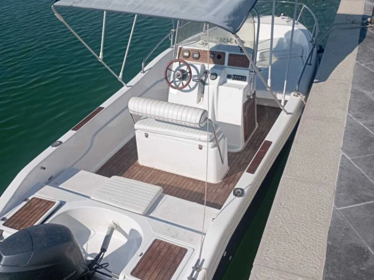 Louer Bateau à moteur avec ou sans skipper Rascala à Savelletri Di Fasano