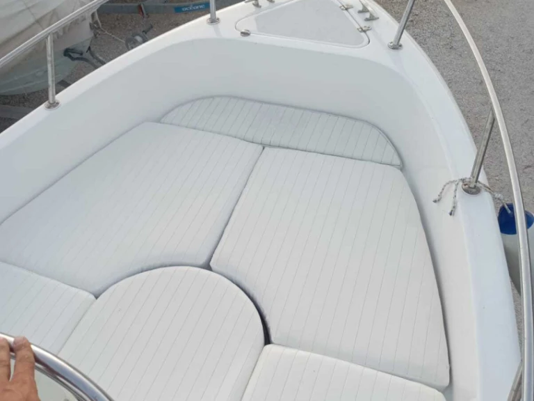 Bateau à moteur à louer à Savelletri Di Fasano au meilleur prix