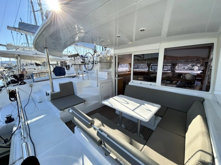 Catamaran à louer à Nidri au meilleur prix