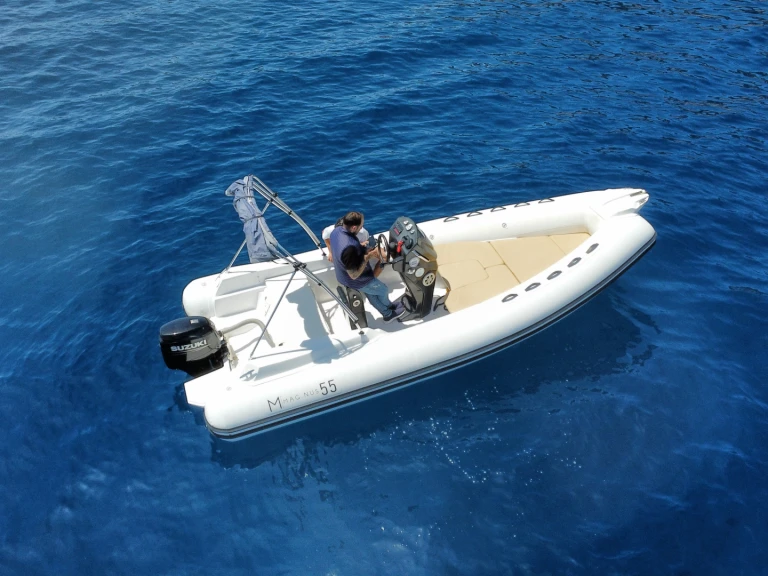 Louez un Magnus 5,50 à Porto Rotondo