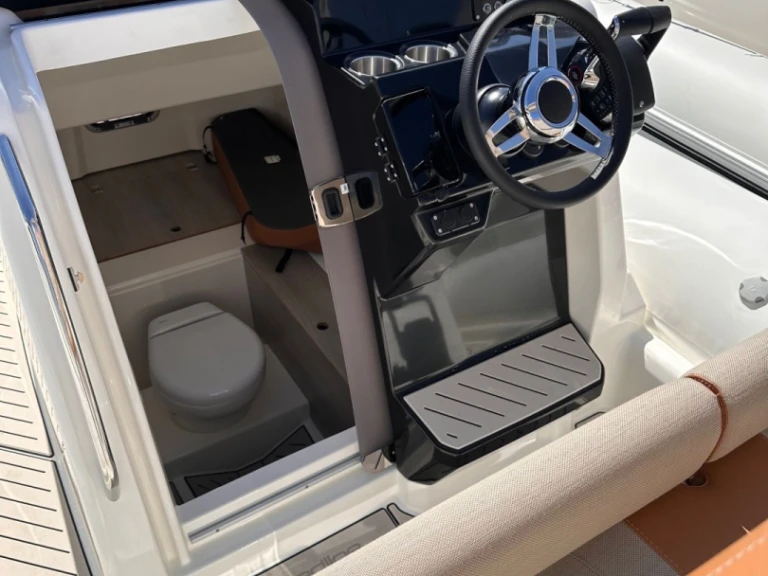 Louer Semi-rigide avec ou sans skipper Zodiac à Cogolin