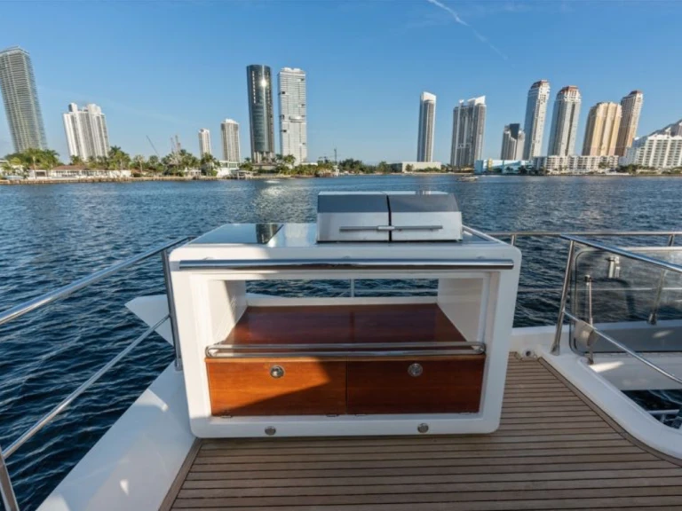 Location Yacht Azimut avec permis