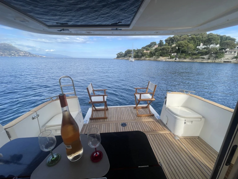 Location Bateau à moteur à Beaulieu-sur-Mer - Greenline Greenline 33