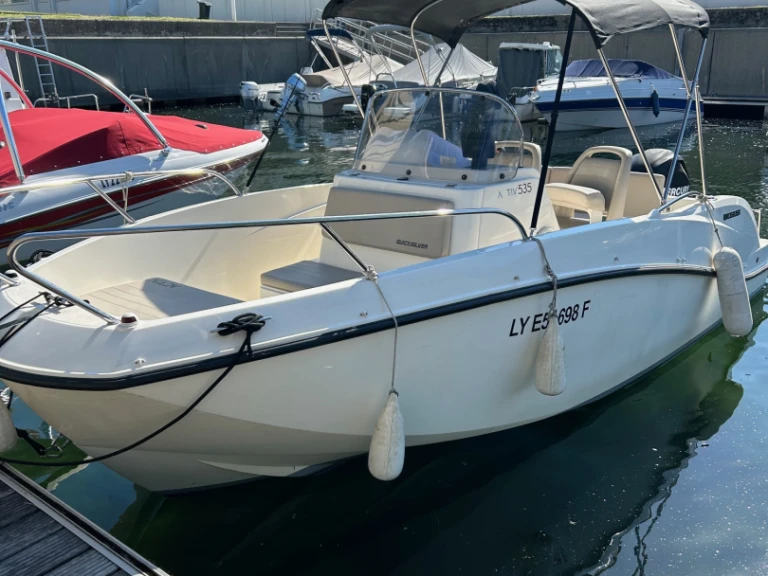 Louer Bateau à moteur avec ou sans skipper Quicksilver à Aix-les-Bains