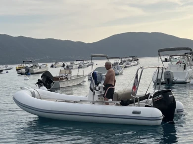 Hire RIB with or without skipper Zodiac Golfu di Lava
