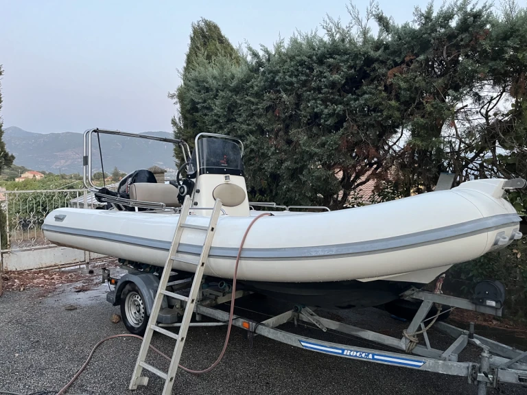 Zodiac Medline 540 a louer à Golfu di Lava