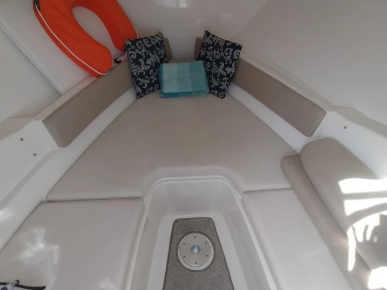 Location Bateau à moteur à Mandelieu-la-Napoule - Bayliner Bayliner 742 Cuddy