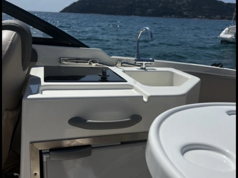 Location Bateau à moteur à Mandelieu-la-Napoule - Bayliner VR6