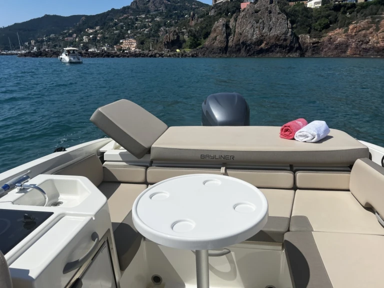 Location bateau Bayliner VR6 à Mandelieu-la-Napoule sur Samboat