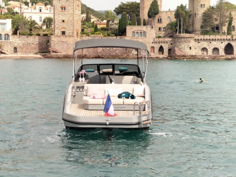 Bateau à moteur à louer à Mandelieu-la-Napoule au meilleur prix