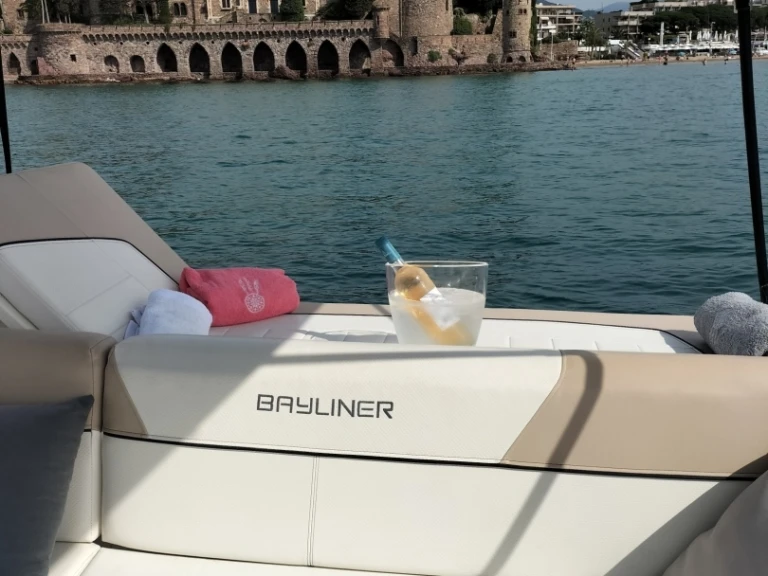 Location bateau Mandelieu-la-Napoule pas cher Bayliner 742 Cuddy