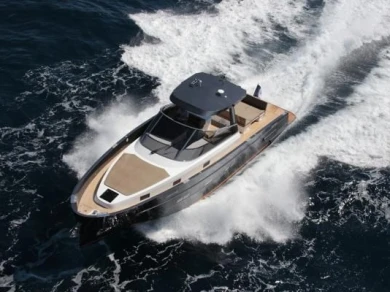 Hire a MEDYACHT MED 48 Cogolin