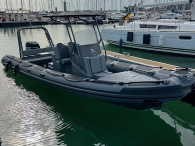 Hire RIB Highfield with a boat licence