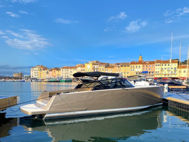 Louez un VanDutch VANDUTCH 32 à Saint-Tropez