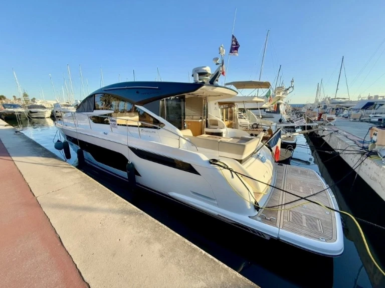 Louer Yacht avec ou sans skipper Fairline à Port Grimaud
