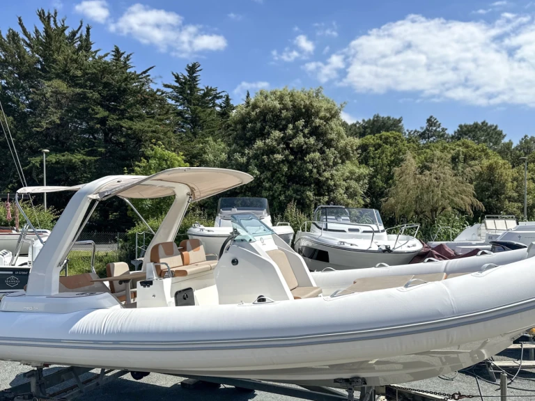 Location Bateau à moteur Zodiac avec permis