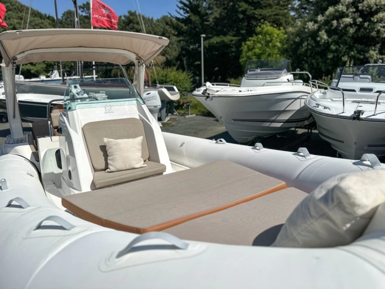 Bateau à moteur à louer à La Flotte au meilleur prix