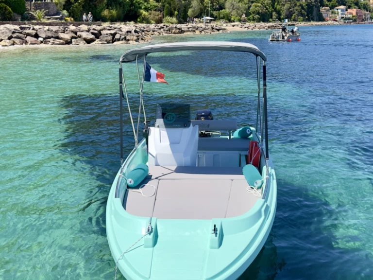 Bateau à moteur à louer à Mandelieu-la-Napoule au meilleur prix