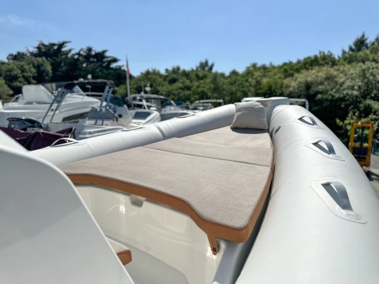 Louez un Zodiac Medline 7.5 à La Flotte