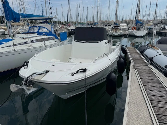 Location Bateau à moteur à La Rochelle - Jeanneau Cap Camarat 7.5 CC